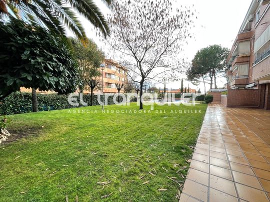 Dúplex de alquiler en Calle San Sebastián, Casco Antiguo - Photo 1