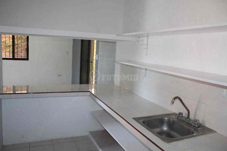 ¡Casa remodelada! con alberca, amplio jardín, goza de excelente ubicación. - Photo 3