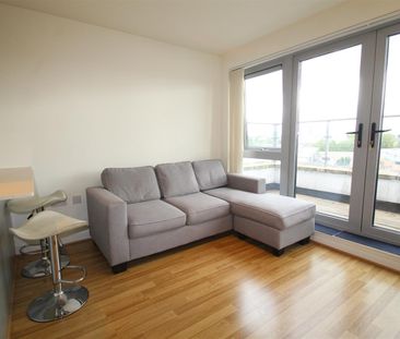 Windsor Court, Mostyn Grove, Bow - Photo 3