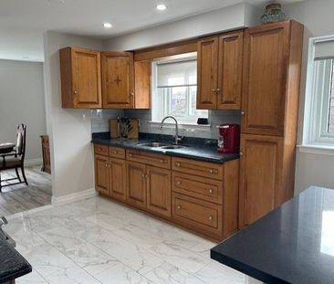 For Lease - 235 Louis Drive, Mississauga, Ontario - Photo 5