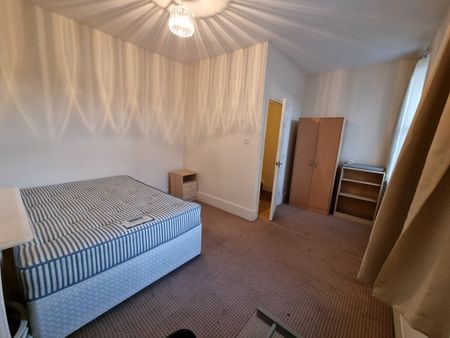 4 Bed Student Accommodation - Photo 5