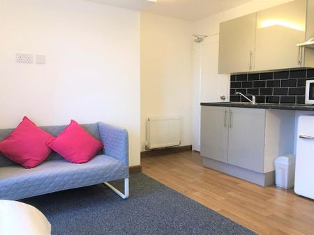 Studio to rent - Photo 5