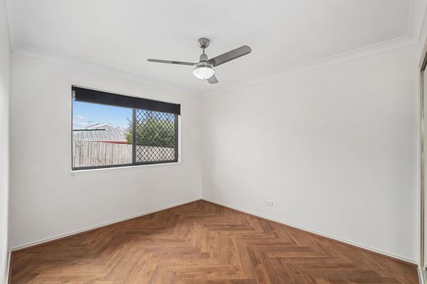 Stunning and Spacious 5-Bedroom Family Home with Exceptional Entertainment Feature - Photo 1