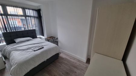 4 bedroom terraced house to rent - Photo 5