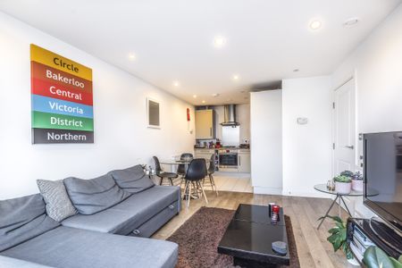 Lime View Apartments, 2 John Nash Mews, London, E14 flat to rent - Photo 2