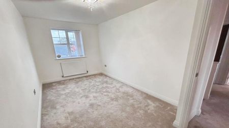 4 bedroom detached house to rent - Photo 2