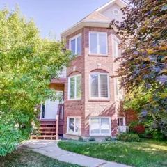 1 room apartment of 81m² in Gatineau - Photo 2