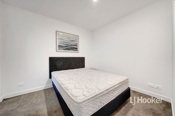 Fully Furnished 2-Bedroom and 1-Bathroom Apartment for Rent! - Photo 1