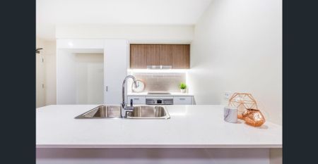 SPACIOUS TWO BEDROOM APARTMENT - Photo 2