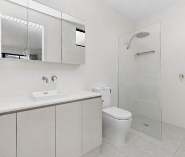 Modern 3-Bedroom Townhouse in Prime Woodforde Location - Photo 6