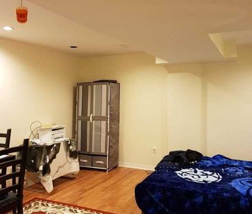 For Lease - 5434 Sweetgrass Gate, Mississauga, Ontario - Photo 2