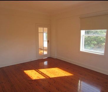 Elizabeth Bay - Photo 2