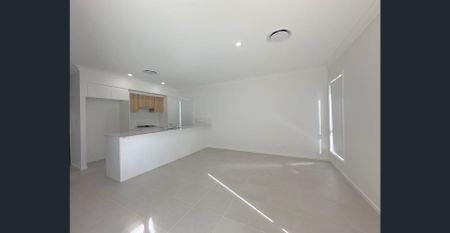 Charming 4-Bedroom Two-Storey Home for Rent in a Beautiful Neighborhood - Photo 4