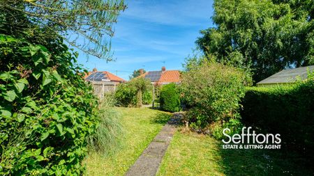 3 bedroom semi-detached bungalow to rent - Photo 3