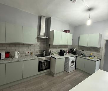 Room in a Shared House, Higham Road, N17 - Photo 3