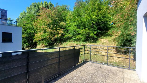 Description - Photo 1