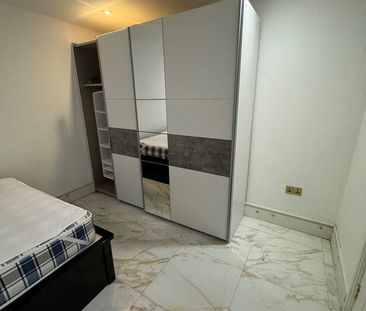 1 Bed Flat, Ilford, IG1 - Photo 1