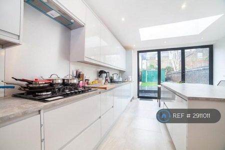 4 bedroom terraced house to rent - Photo 5