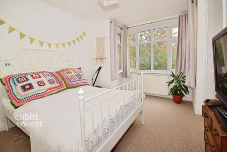 3 bedroom end of terrace house to rent - Photo 4