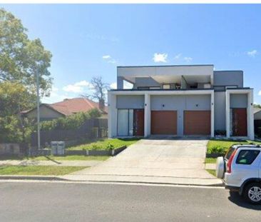 Spacious 5-Bedroom Family Home in the Heart of Pendle Hill - Photo 3