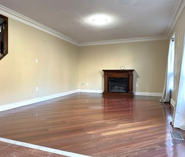 For Lease - 72 Four Seasons Circle Unit# (MAIN FLOOR), Brampton, On... - Photo 2