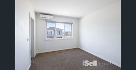 MODERN TOWNHOUSE LIVING IN A PRIME LOCATION - Photo 2