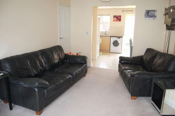 3 bedroom end of terrace house to rent - Photo 1