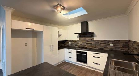 WIGRAM - 4 BEDROOMS, 2 BATHROOMS, 2 HEATPUMPS, DOUBLE INTERNAL ACCESS GARAGE - Photo 2