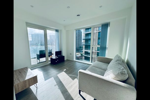 2 Bed Flat, London, E16 - Photo 1