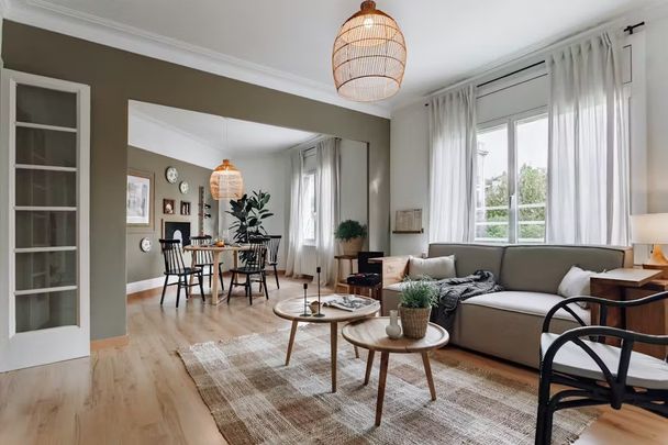 Carrer de la Diputació, Barcelona, Catalonia 08011 - Foto 1