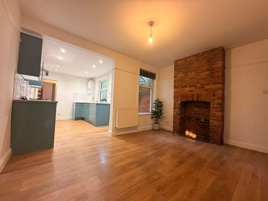 165 High Street,Eastleigh - Photo 1