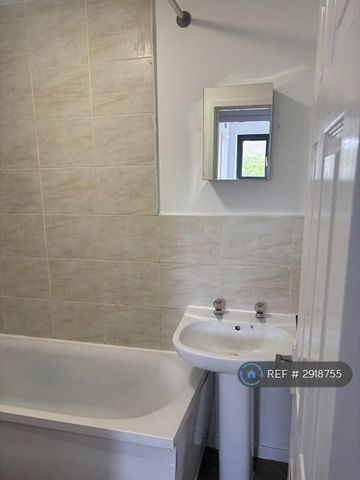 2 bedroom end of terrace house to rent - Photo 3