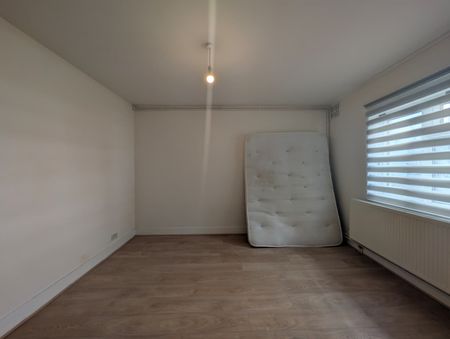 1 Bed Flat, Barnabas Road, E9 - Photo 3