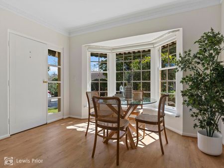Immaculate Homette In Well Sought After Location - Photo 3
