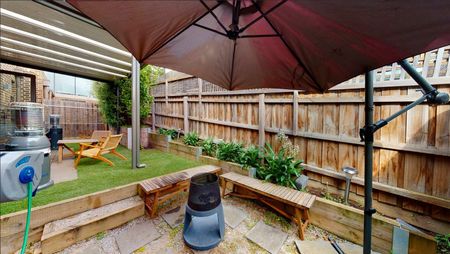 2/18 Lesley Street, Camberwell VIC 3124 - Townhouse For Rent | Domain - Photo 3