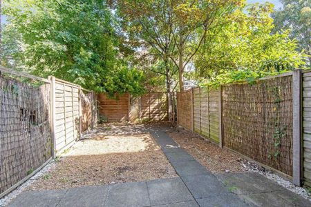 3 bedroom flat to rent - Photo 4