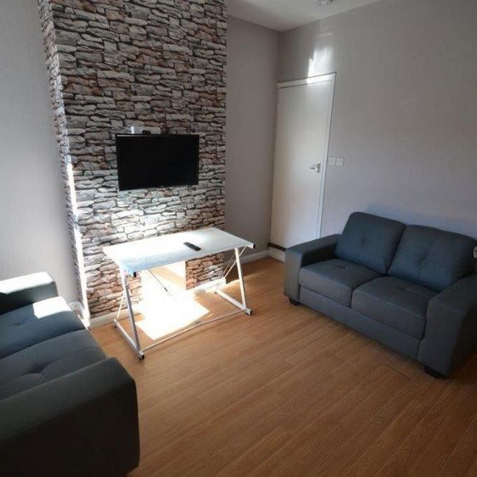 4 bedroom terraced house to rent - Photo 1