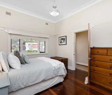 Elegant Family Home In Mount Hawthorn - Photo 5