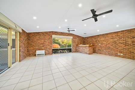 Beautiful 4 Bedroom Ensuite Family Home in Jerrabomberra - Photo 4