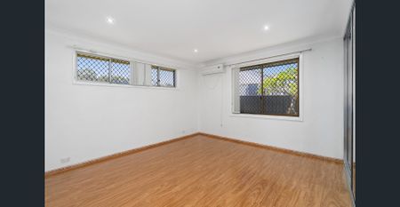 Family home near Liverpool amenities - Photo 3