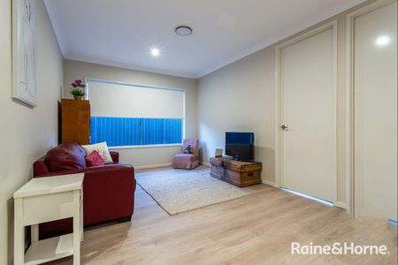 Executive Living With Ducted Air & Pool ** BREAK LEASE AND RENT WILL INCREASE TO $950.00 PER WEEK FROM 2 AUGUST 2026** - Photo 5