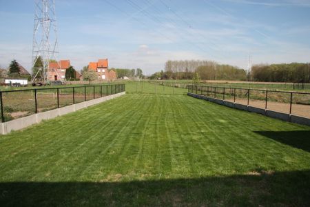 Moderne driegevelwoning met afgesloten tuin en centrale ligging - Photo 4