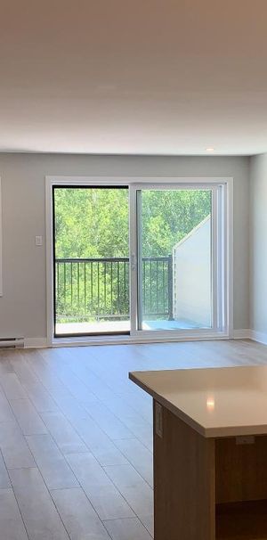 Magnifique condo 5 ½ SEMI-MEUBLÉ (5 électros) à Granby - Photo 1