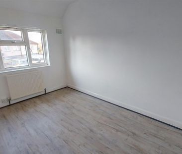 3 Bedroom House to Rent in Almond Road, Kettering. Northants, NN16 - Photo 2