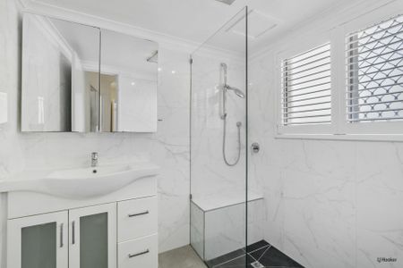 SPACIOUS TWO BEDROOM APARTMENT WITH HUGE OUTDOOR DECK - WALK TO BEACH! - Photo 5