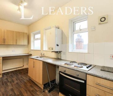 Flat, Watlands View; Newcastle-under-lyme;, ST5 - Photo 6