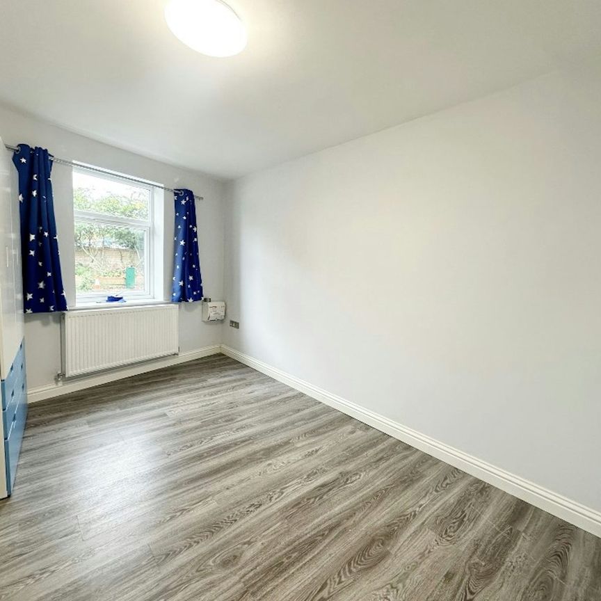 Flat to rent on - Photo 1