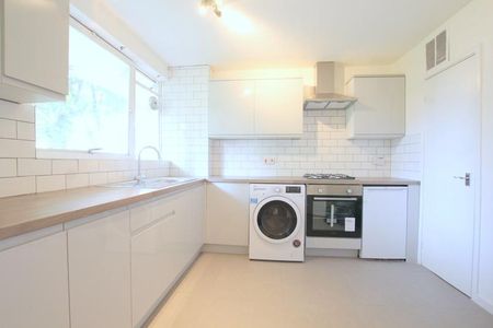 3 bedroom flat to rent - Photo 4