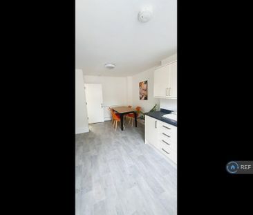 1 bedroom in a flat share to rent - Photo 5