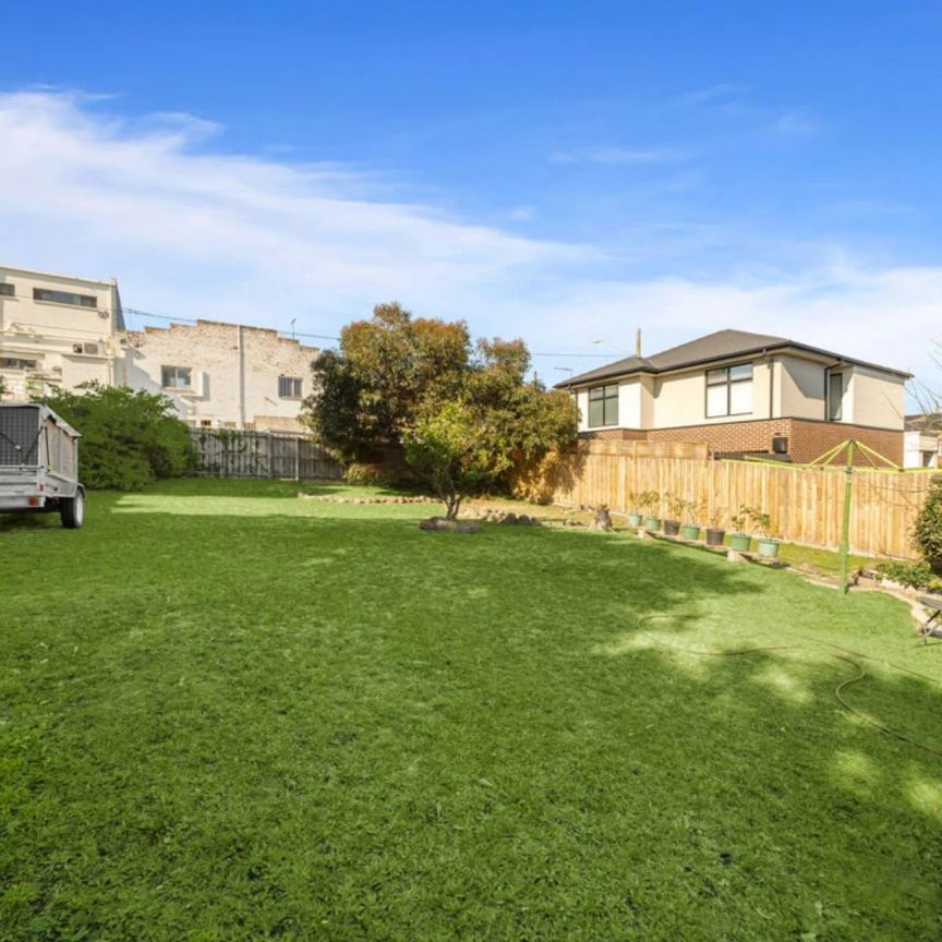 Family Comfort in a Quiet Pocket, Close to Shops & Schools - Photo 1